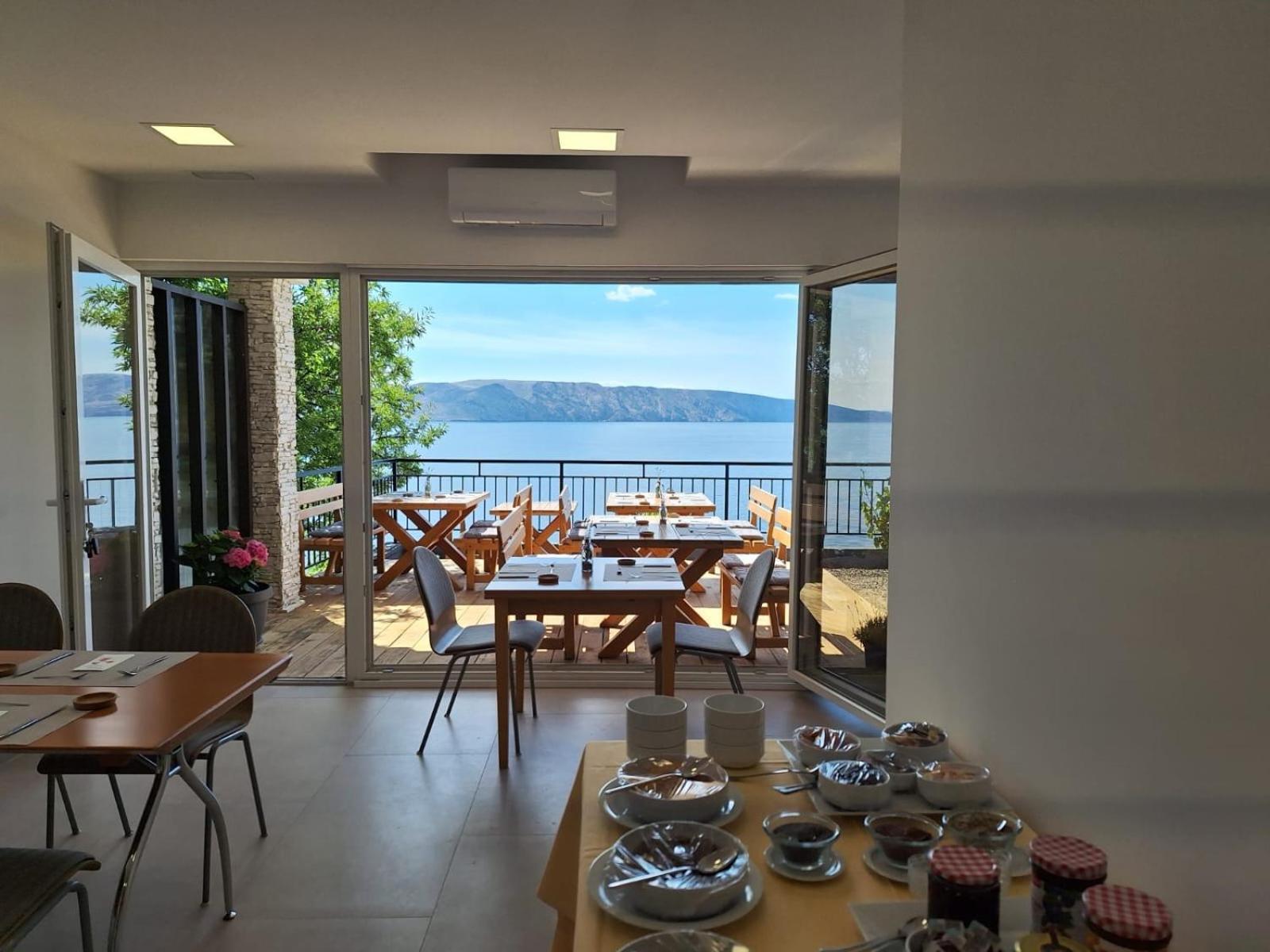 セニSuzana Beautiful Balcony Sea View 1アパートメント エクステリア 写真